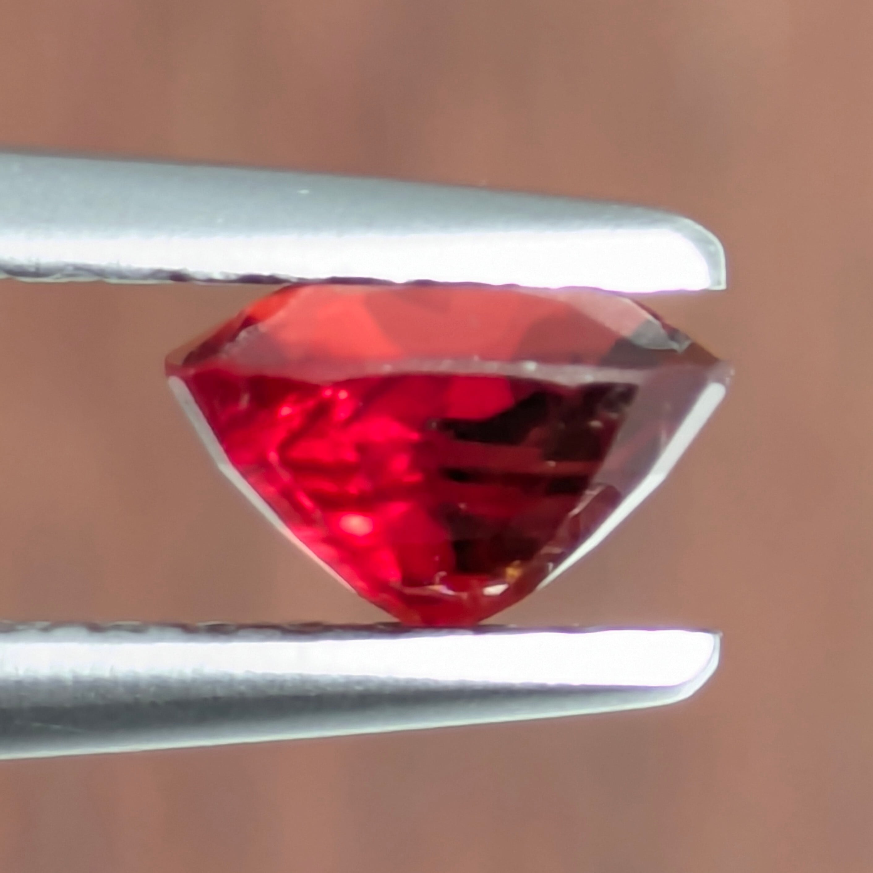 レッドスピネル ルース ミャンマー・モゴック産 【0.63ct】 PRO209171