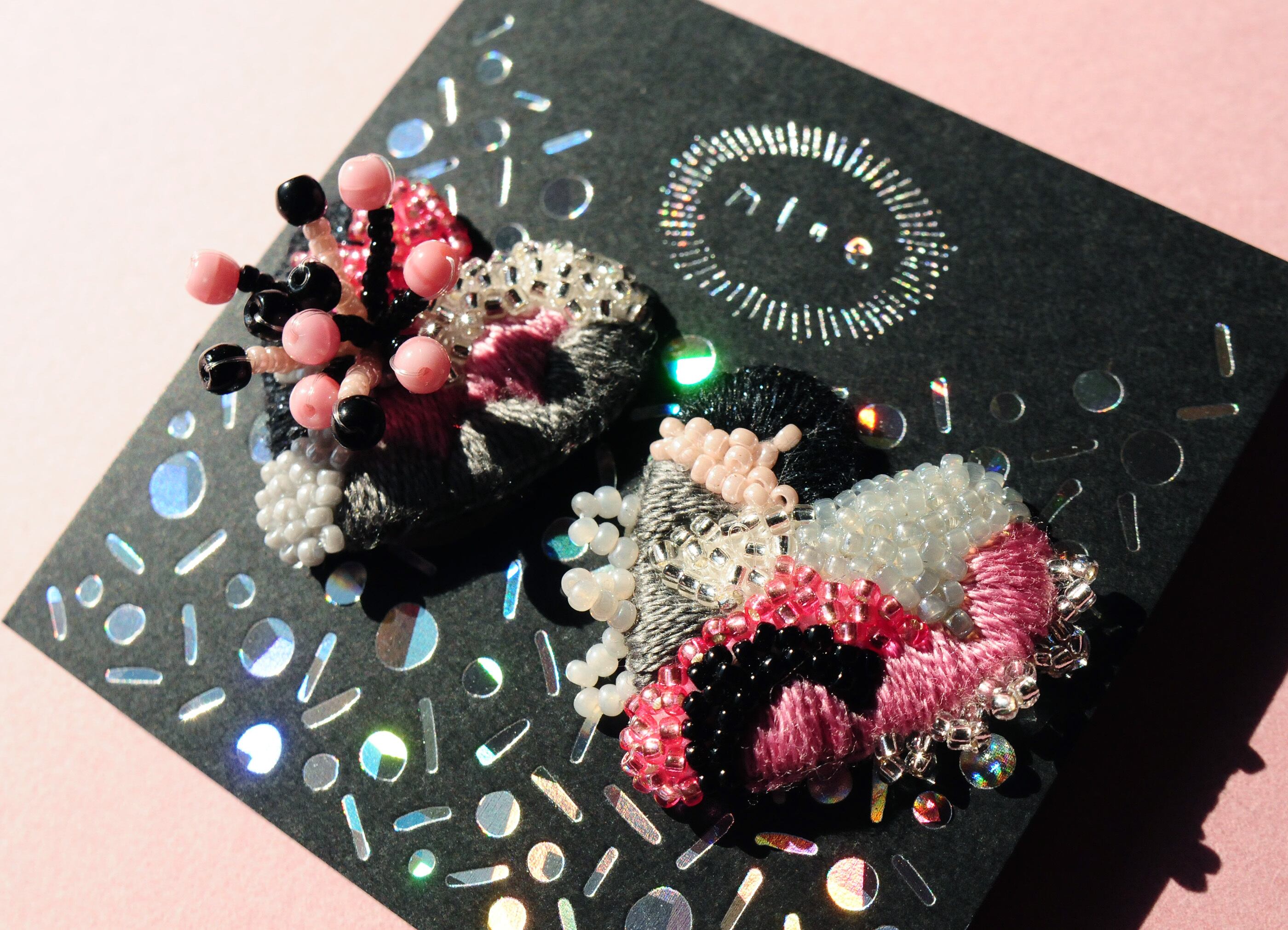 < Bella ~ワタシノニワ~ >『 ピンクと黒と 』イヤリング