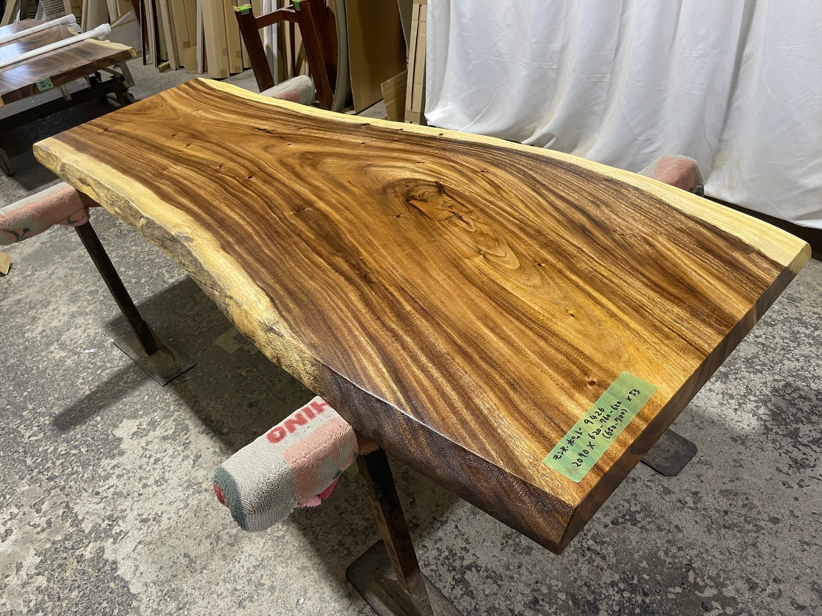 モンキーポッド9426 一枚板無垢 乾燥材 2090x620-760-620x53mm カウンター センターテーブル ダイニングテーブル