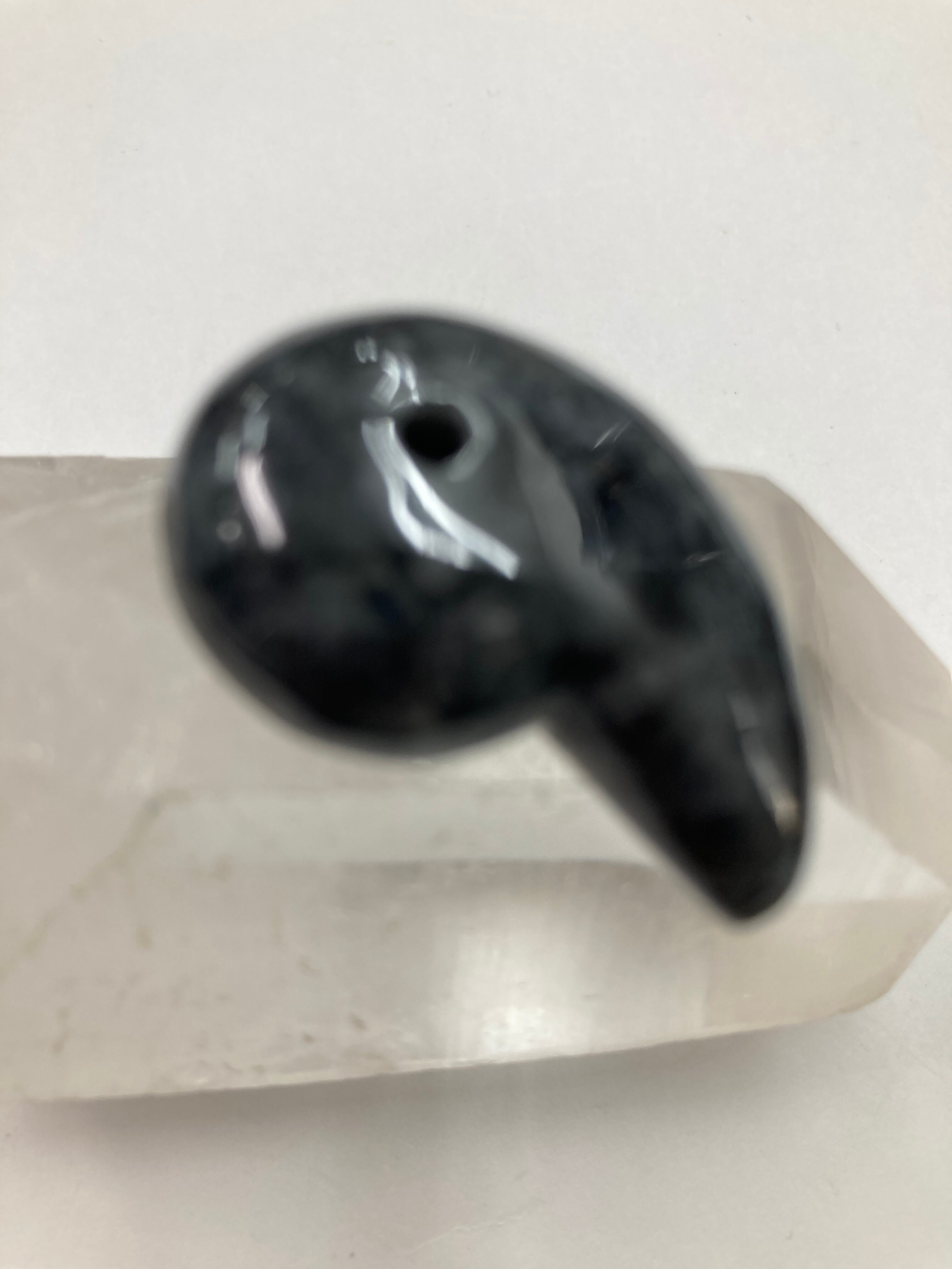 黒に白斑　翡翠勾玉 E34394】勾玉＊黒翡翠＊ペンダント Magatama Jade Pendant