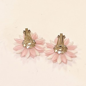 VINTAGE pink rubber flower earrings