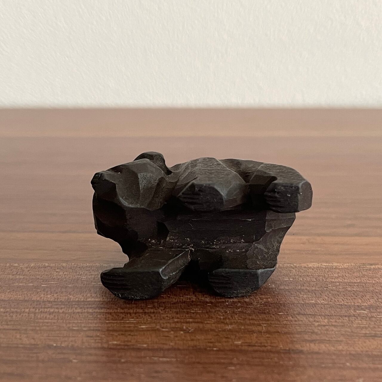 木彫りの熊 置物 / Wood Carving Bear | ON THE MOON