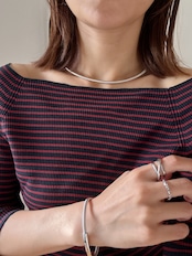 sleek wave necklace