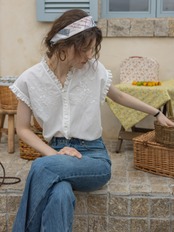 Blanc Pétale Embroidery Frill Blouse F0717