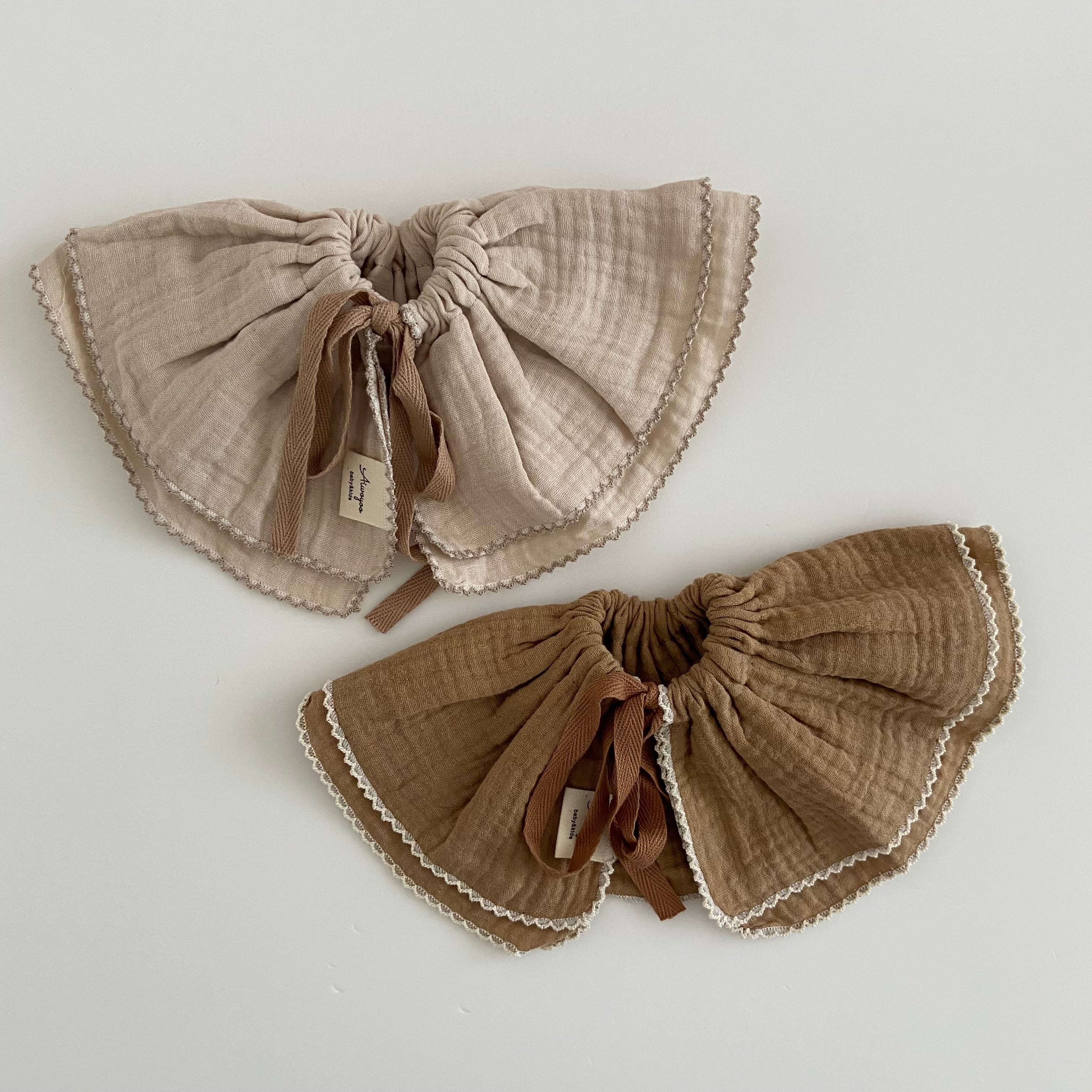 2477 ハンドメイドスタイ　フリル　名入れスタイ　ベビースタイ フリルスタイ】 名入れ 名前入り 刺繍 スタイ よだれかけ 食事エプロン