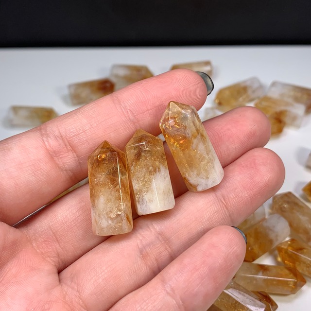 ランダム発送☆可愛い色合いシトリン・ポイント(小)
