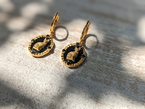 【goodafternine】　Cat oval earrings