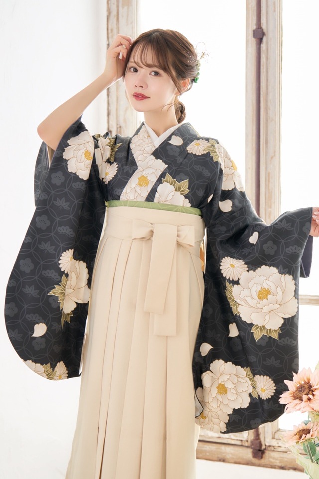 【袴4点set】漆黒の牡丹の花ちらし（黒地）75IV