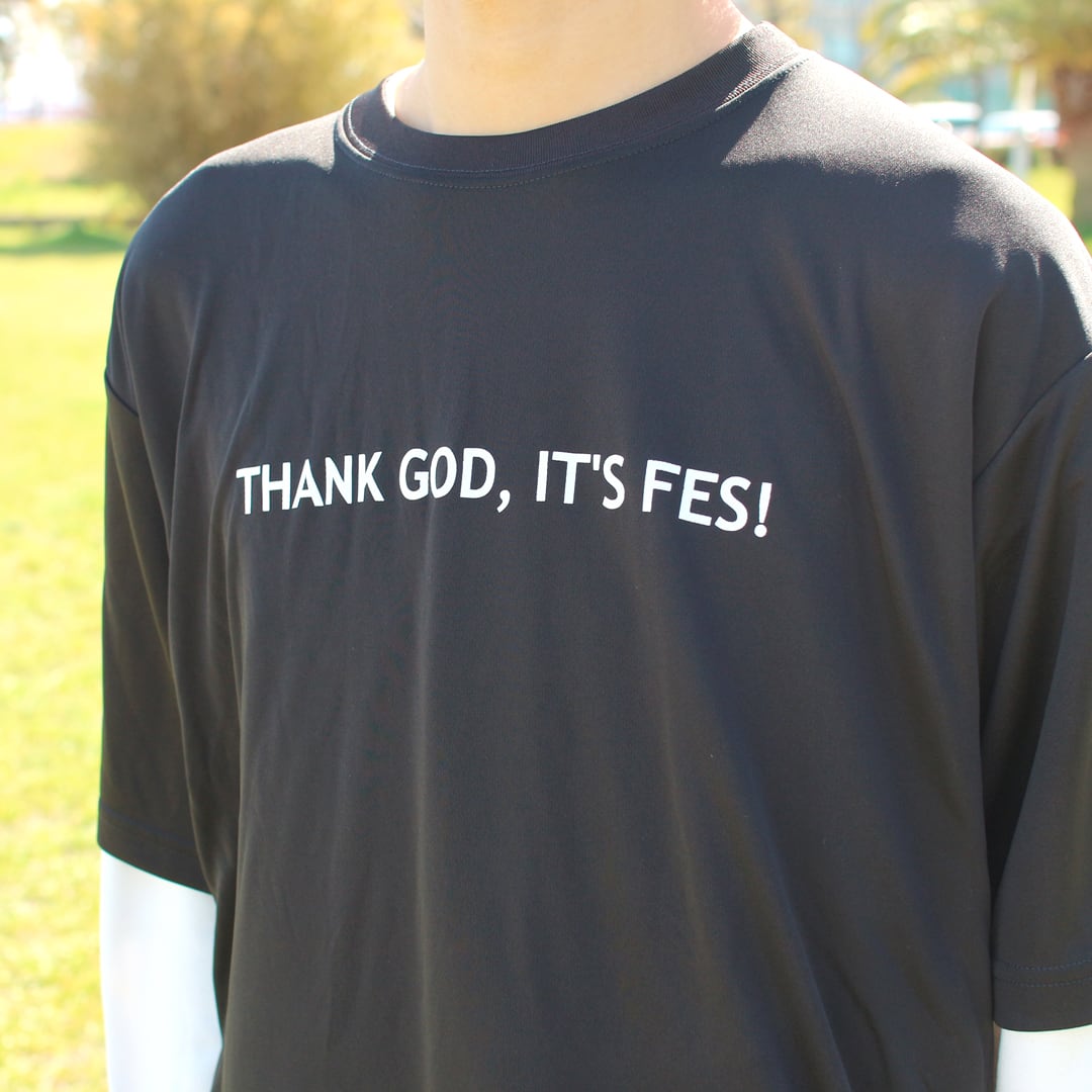 TGIF! 速乾ドライTシャツ「神様ありがとう、今日はフェスです。」(BK