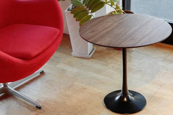 リプロダクト品）エーロサーリネンのチューリップセンターテーブル