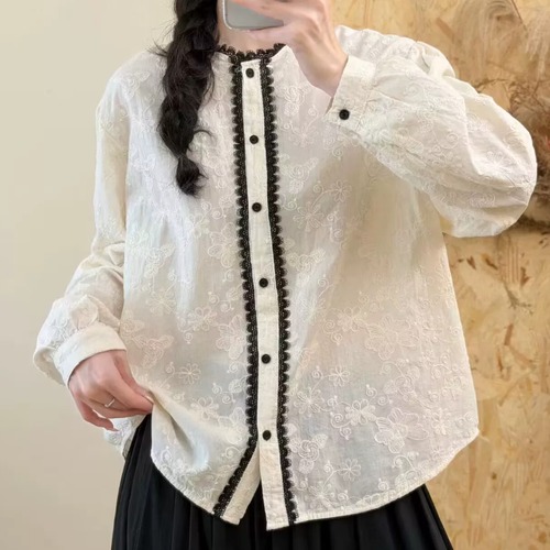 2色／センターレースフラワー刺繍ブラウス ・12496
