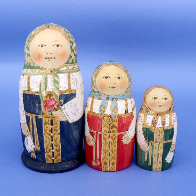 マリア・ドミトリエワ作　マトリョーシカ　8個型
