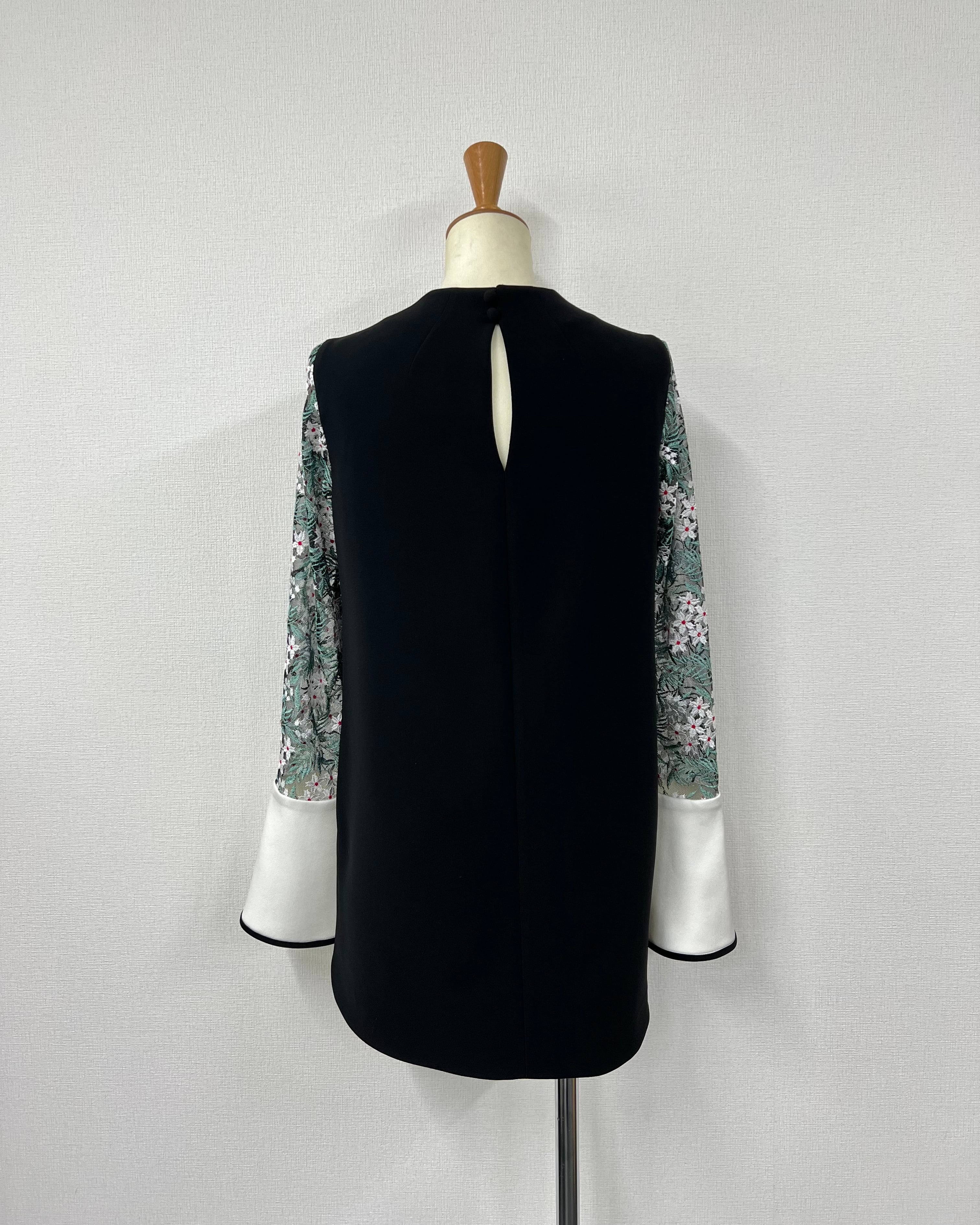 Mame Kurogouchi / Floral Lace Sleeve Shirt - BLACk×WHITE ...