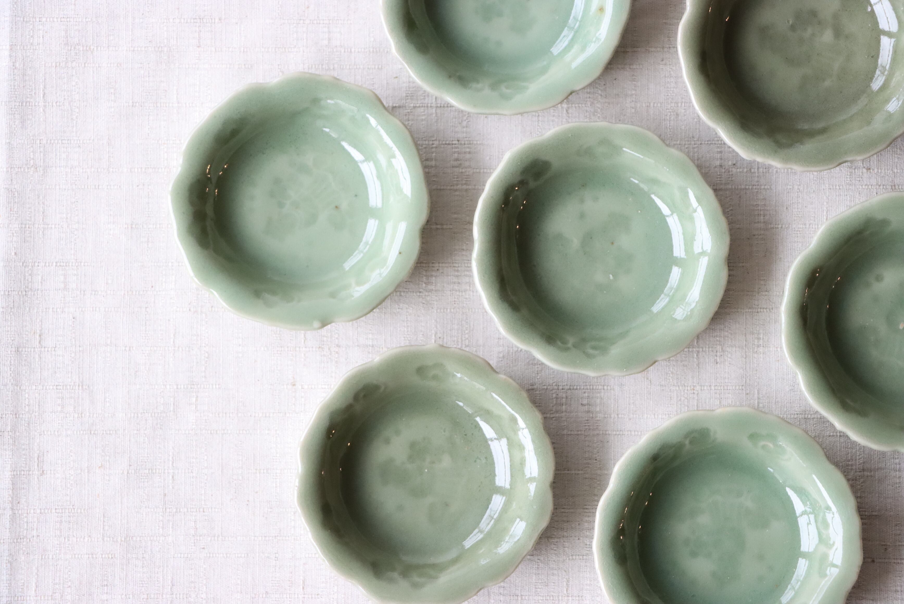 三田青磁 人物文 小皿/Celadon small plate | (有)新原美術