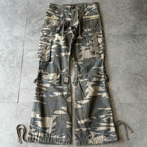 "Unknown"Camo Flare Cargo Pants