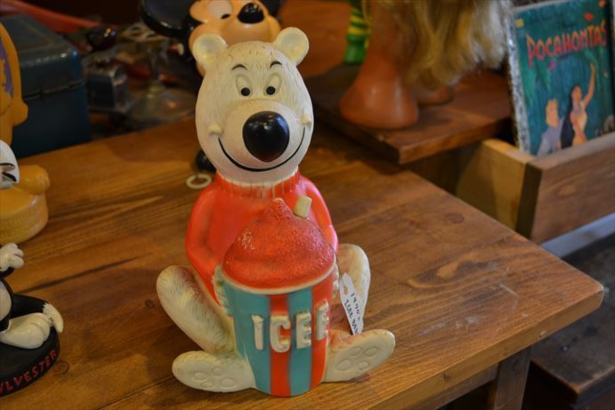 ICEE BEAR BANK Vintage 70