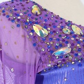 社交ダンス 衣装 スタンダード ドレス ワンピース 紫 フロート レース イングランド製 デモ 競技 パーティ 発表会 レース 上品 高級感 パープル系 高級衣装 大人可愛い エレガント フェミニン ショーウェア ダンス発表 ドレスアップ おしゃれ 発表会衣装 レースデザイン フリルスカート レディース フォーマル