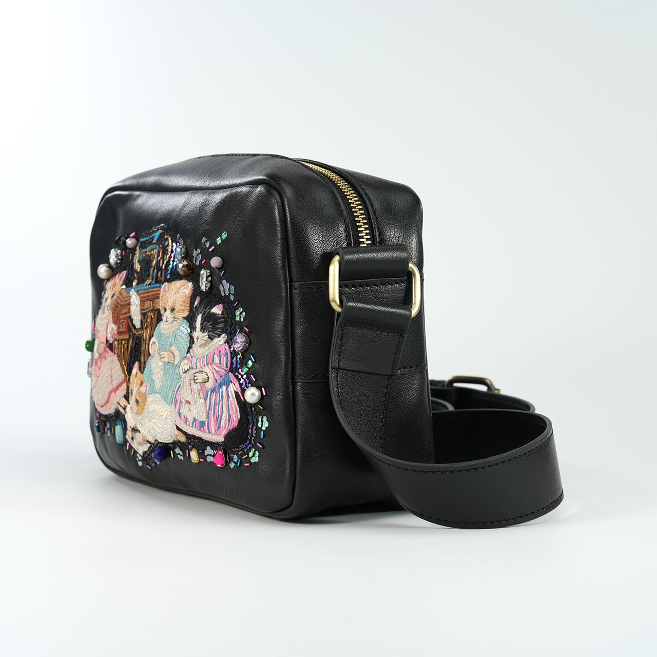 刺繍ショルダーバッグ Sewing Sisters Cats(Black) | tamaobazaaar