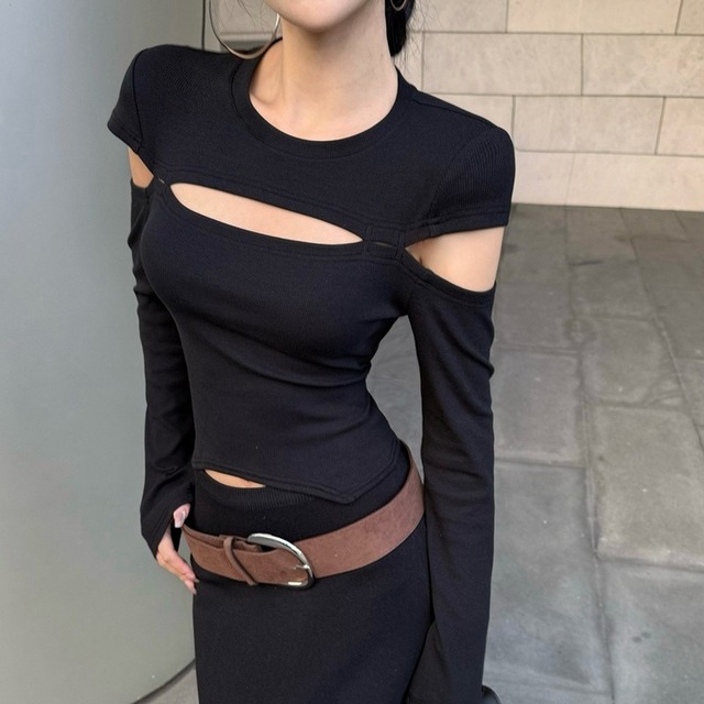 シャツ トップス カットソー クロップドカットシャツ ショルダーカットシャツ ラウンドネック 長袖 カット 肌見せ ショート丈 クロップド丈 タイト 無地 レディース かわいい 大人可愛い おしゃれ ガーリー エレガント 主役級 存在感 キュート きれいめ 上品 お出かけ ショッピング 休日 通勤 通学 デート 女子会 イベント 旅行 体型カバー ゆったり スタイルUP デイリー 万能 普段使い フェミニン カジュアル マニッシュ スタイリッシュ 高見え 鮮度アップ