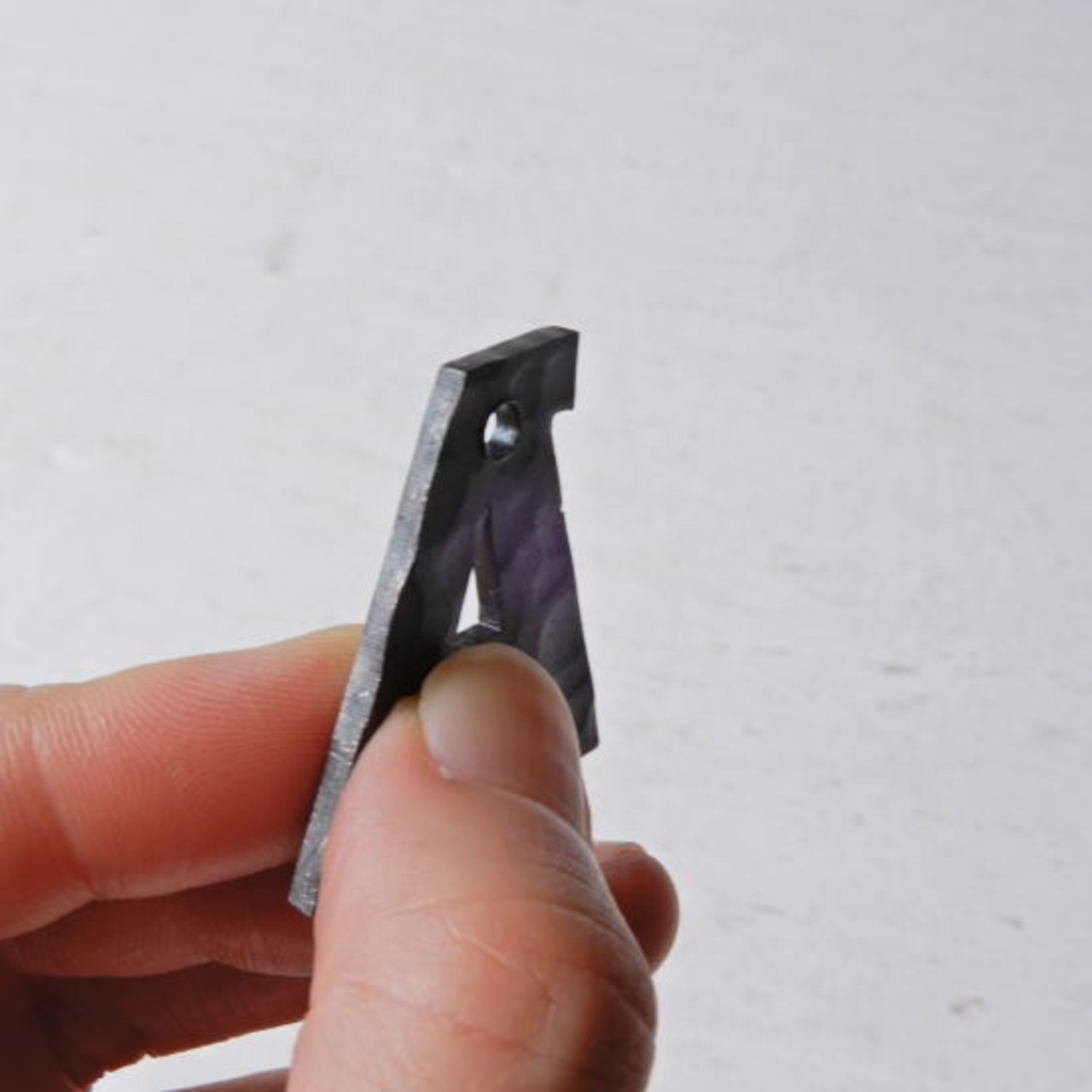 TOPANGA Zakka India Hammered Iron Alphabet Plate S 3cm Black 　インド　ハンマーアイアンアルファベットプレート　小　ブラック　看板　サインプレート　鉄　住所　店舗　表札　槌目