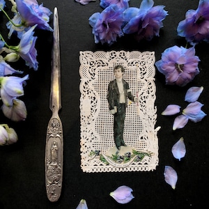 聖体拝領のホーリーカードと聖母のペーパーナイフ