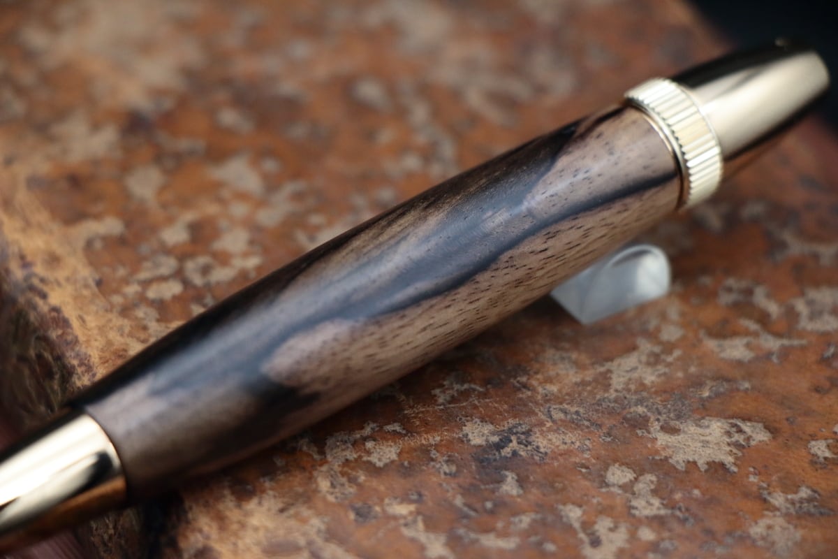 国産銘木の最高峰 黒柿 縞柿模様 2 ゴールド金具・Chouette」木軸ペン