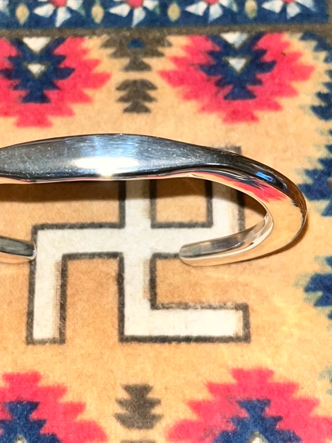 CIPPY CRAZY HORSE silver mojo bangle | NOIR ONLINE