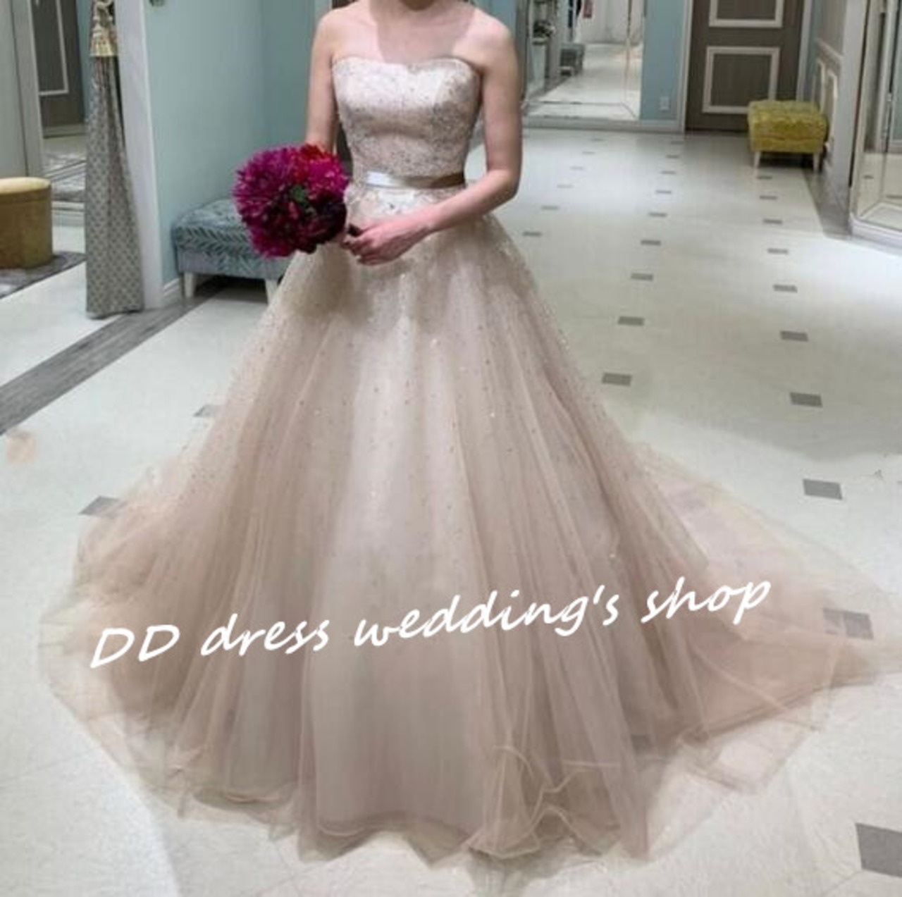 高品質！薄シャンパンの色 ベアトップ カラードレス キラキラ  