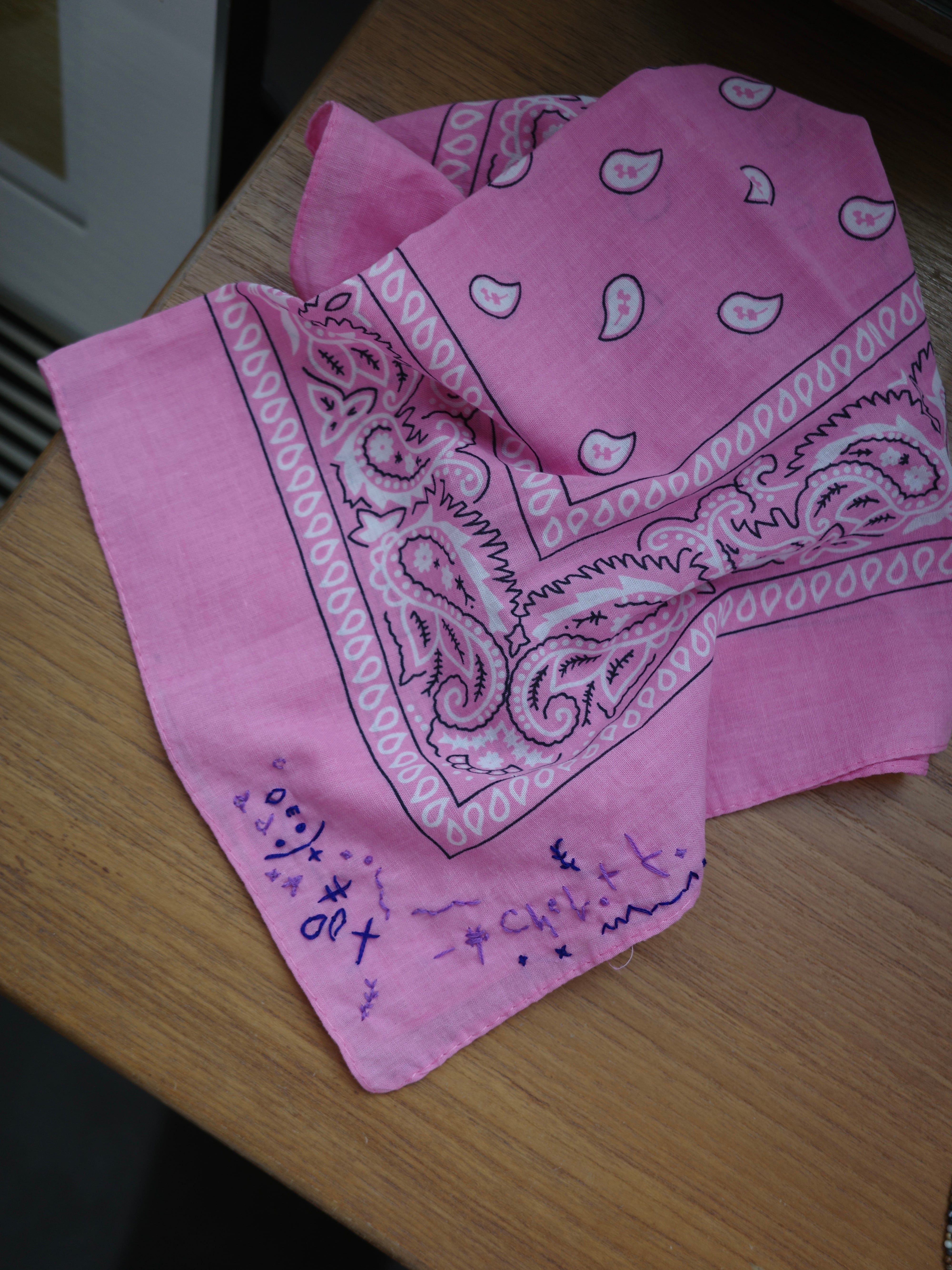 <vintage>pink paisley bandana