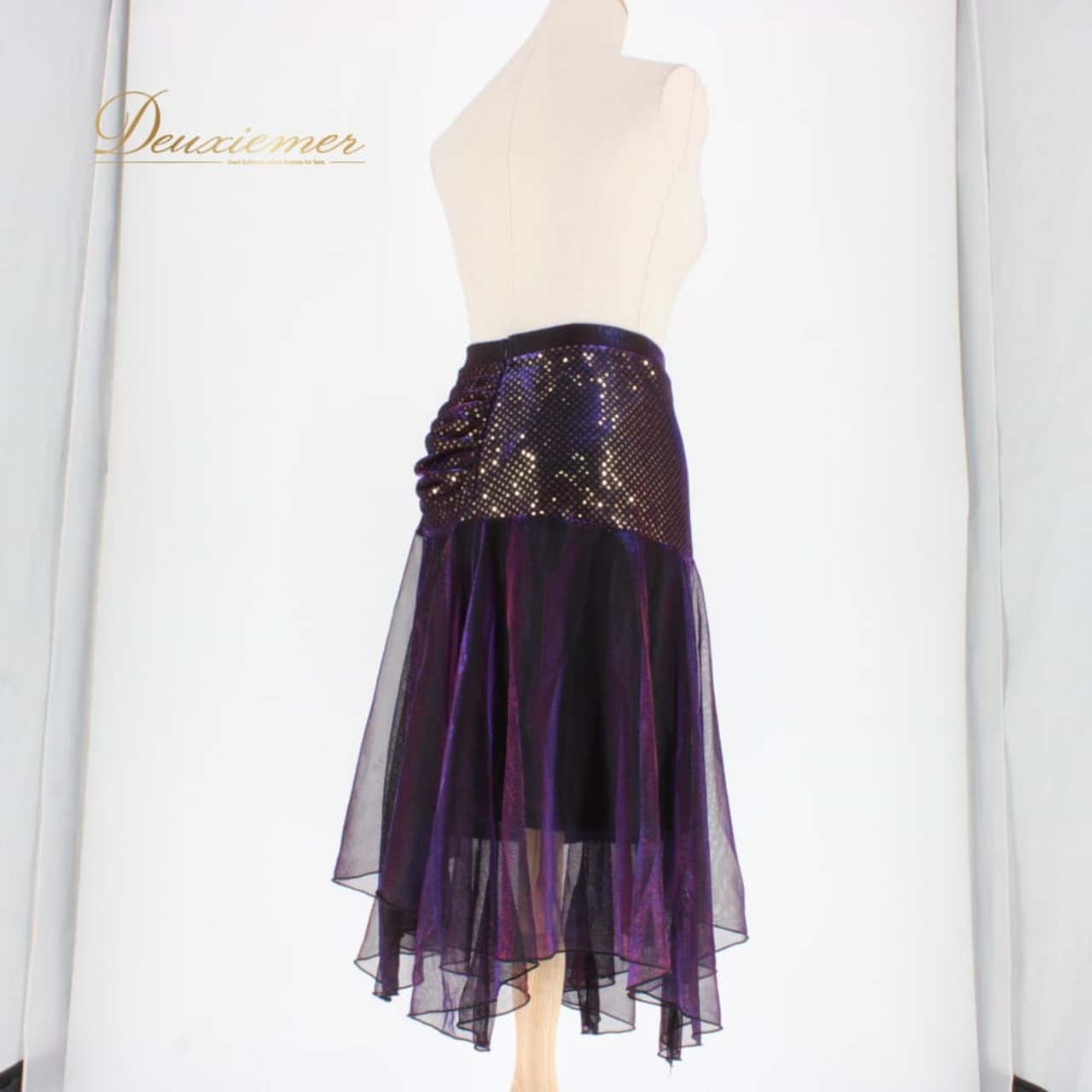 社交ダンス 衣装 スタンダード スカート レッスンウェア ブラック系 レッド系 パープル系 ブルー系 ゴールド系 青 赤 黒 金 紫 練習着 フレアスカート 社交ダンススカート 練習用スカート ダンスレッスン 競技 スタンダード用 スカート単品 タンブラー風 フリル風 裾広がり ひらひら オシャレ きれいめ 派手め 華やか 光沢感 シアー感 メッシュ風 裏地なし風 伸縮性あり ファスナー付き 裾 フリンジ風 カラフルカラー グラデーション風 鮮やか カラー切替 ブルーパープル レッドパープル 紫赤青