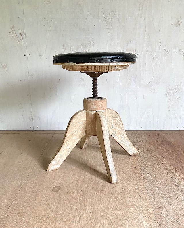 個性ある脚の回転スツール[古家具]