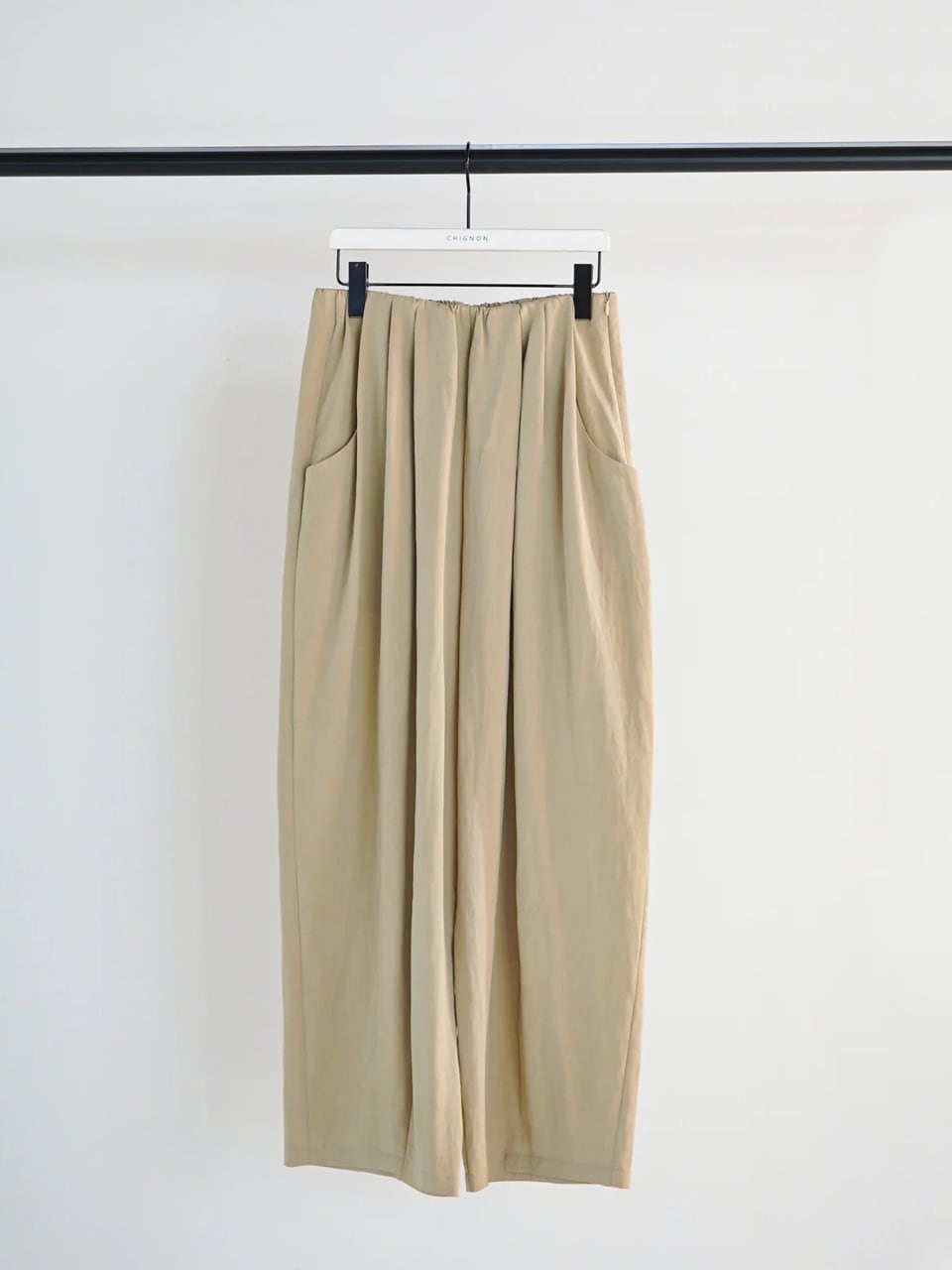 【CHIGNON】フロントタックカーヴィーパンツ　3261-026MK