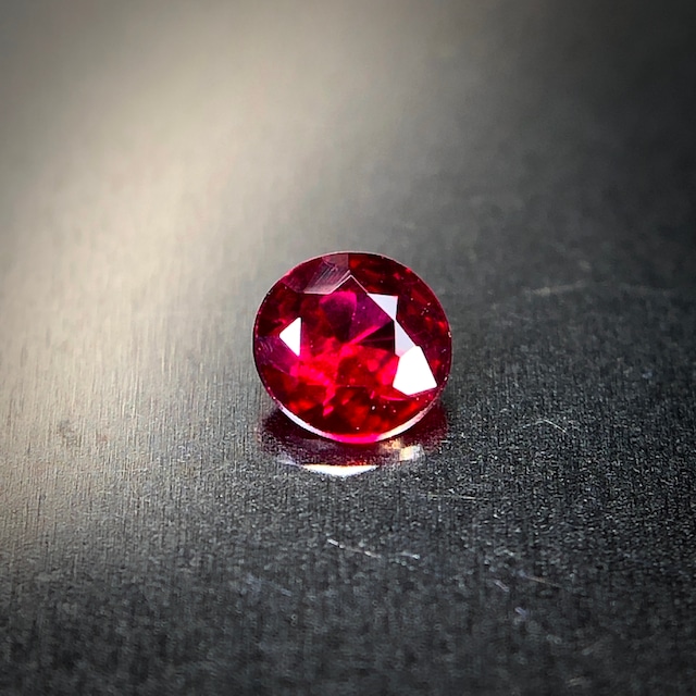 深い”真紅”の輝き 0.09ct 天然 ルビー