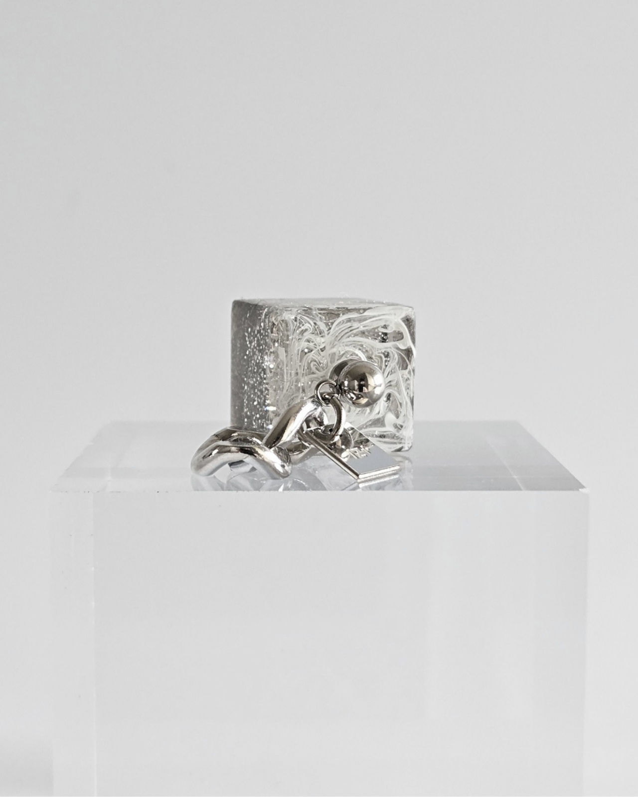 BOLD CUBE. [monotone layers] - 4