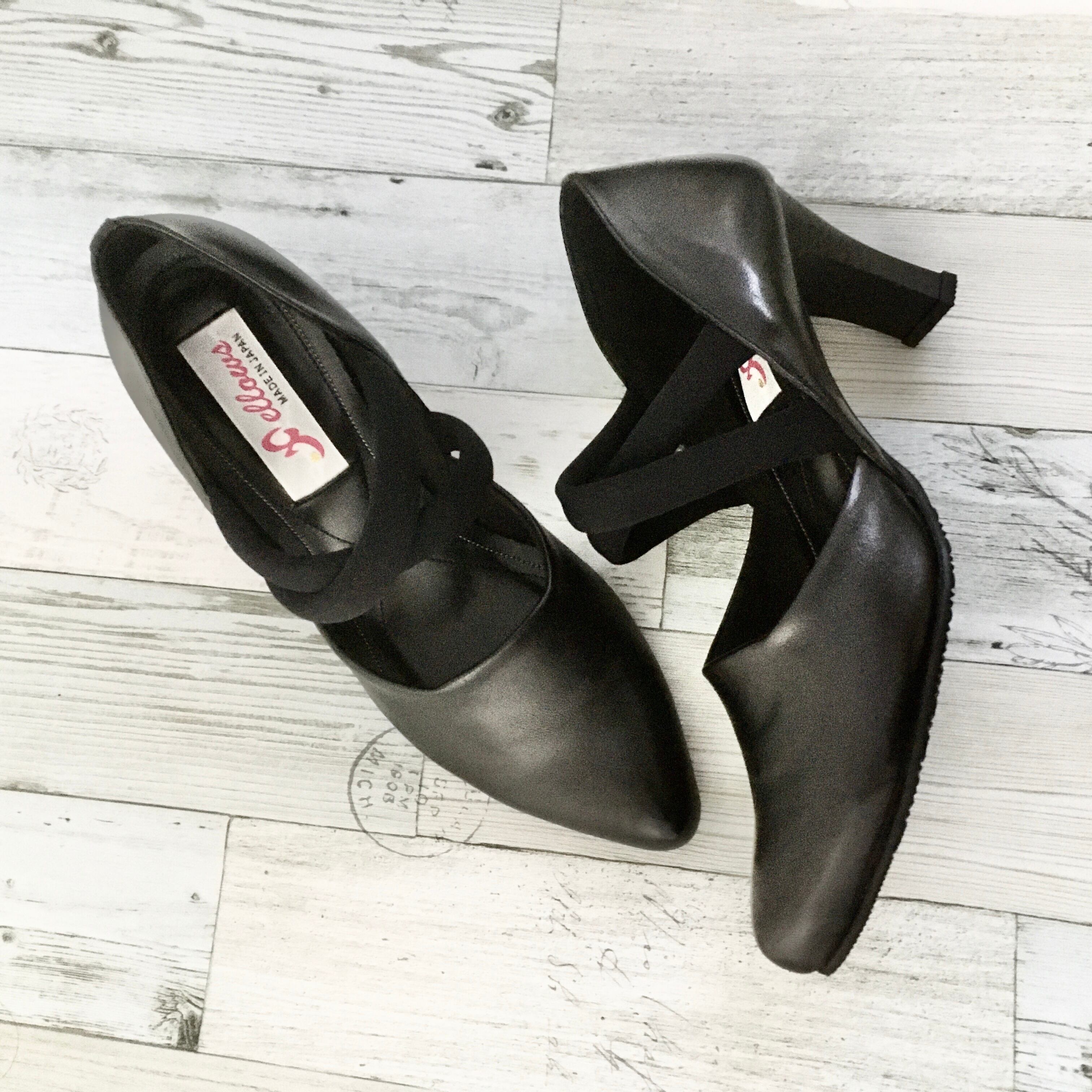 クロスストレッチベルトポインテッドパンプス