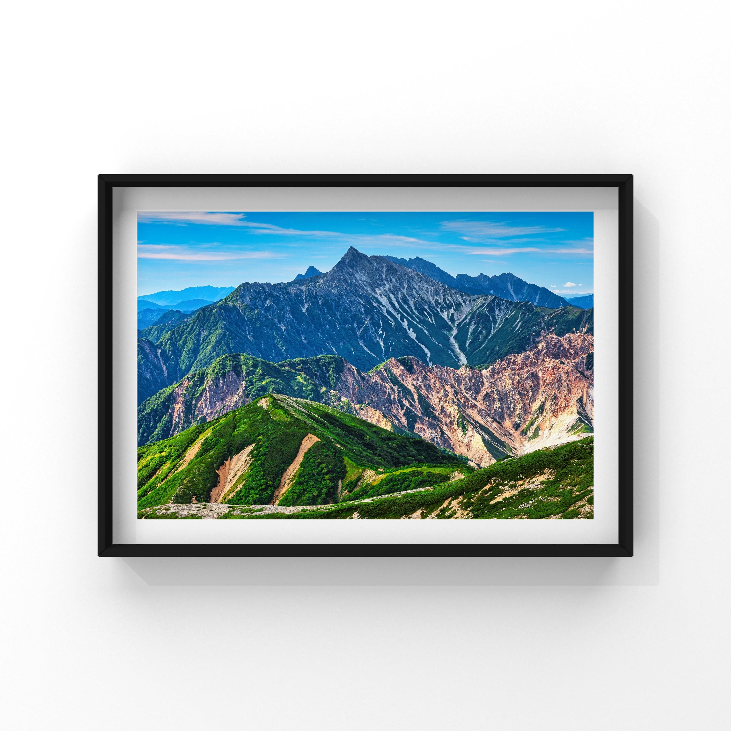 鋭鋒と朱壁 | Taka Mountain Gallery