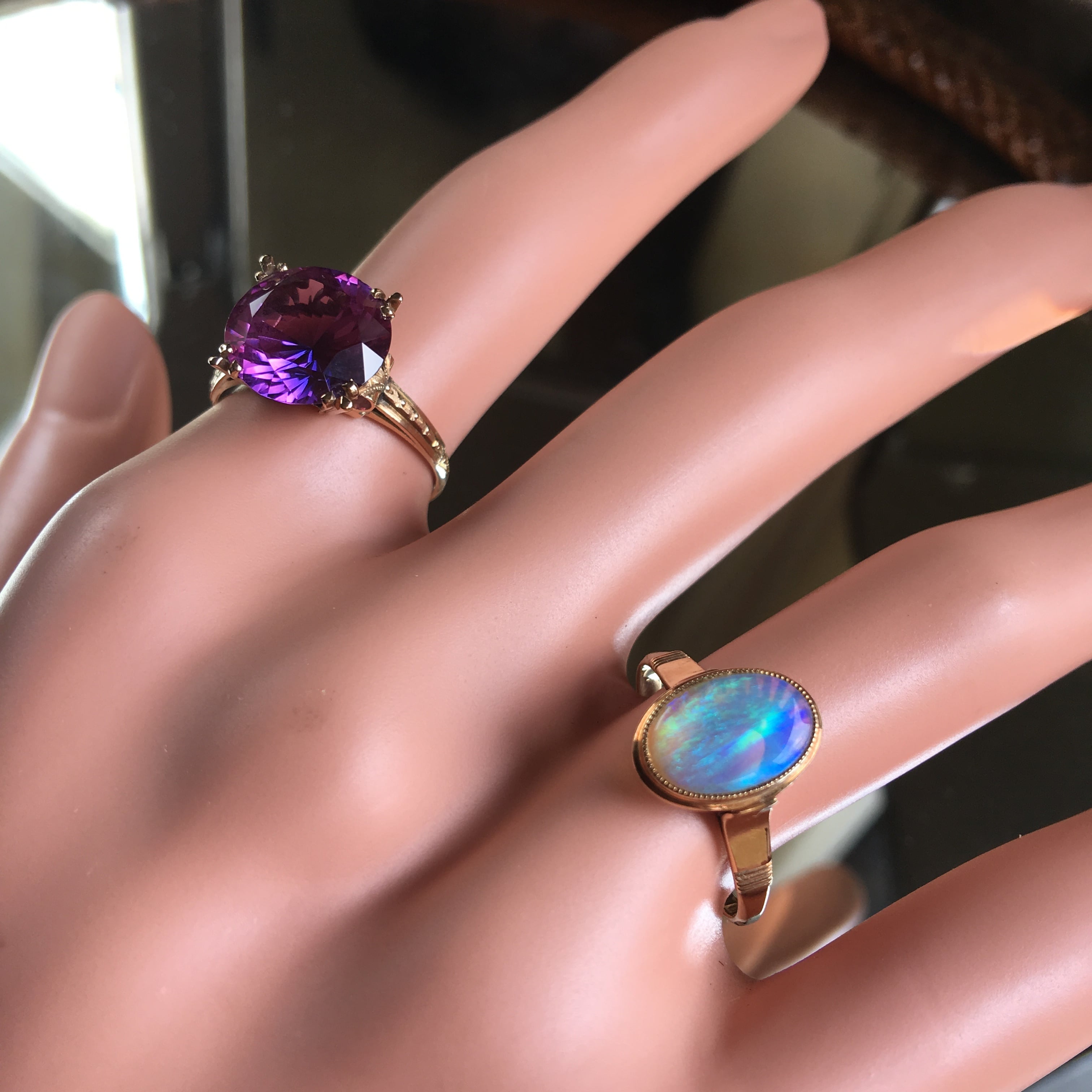 ヴィンテージ K18 光彩オパール覆輪留めリング