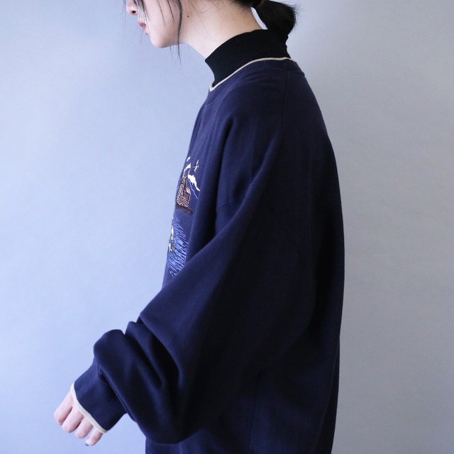 "刺繍" nature and animal design over silhouette sweatshirt