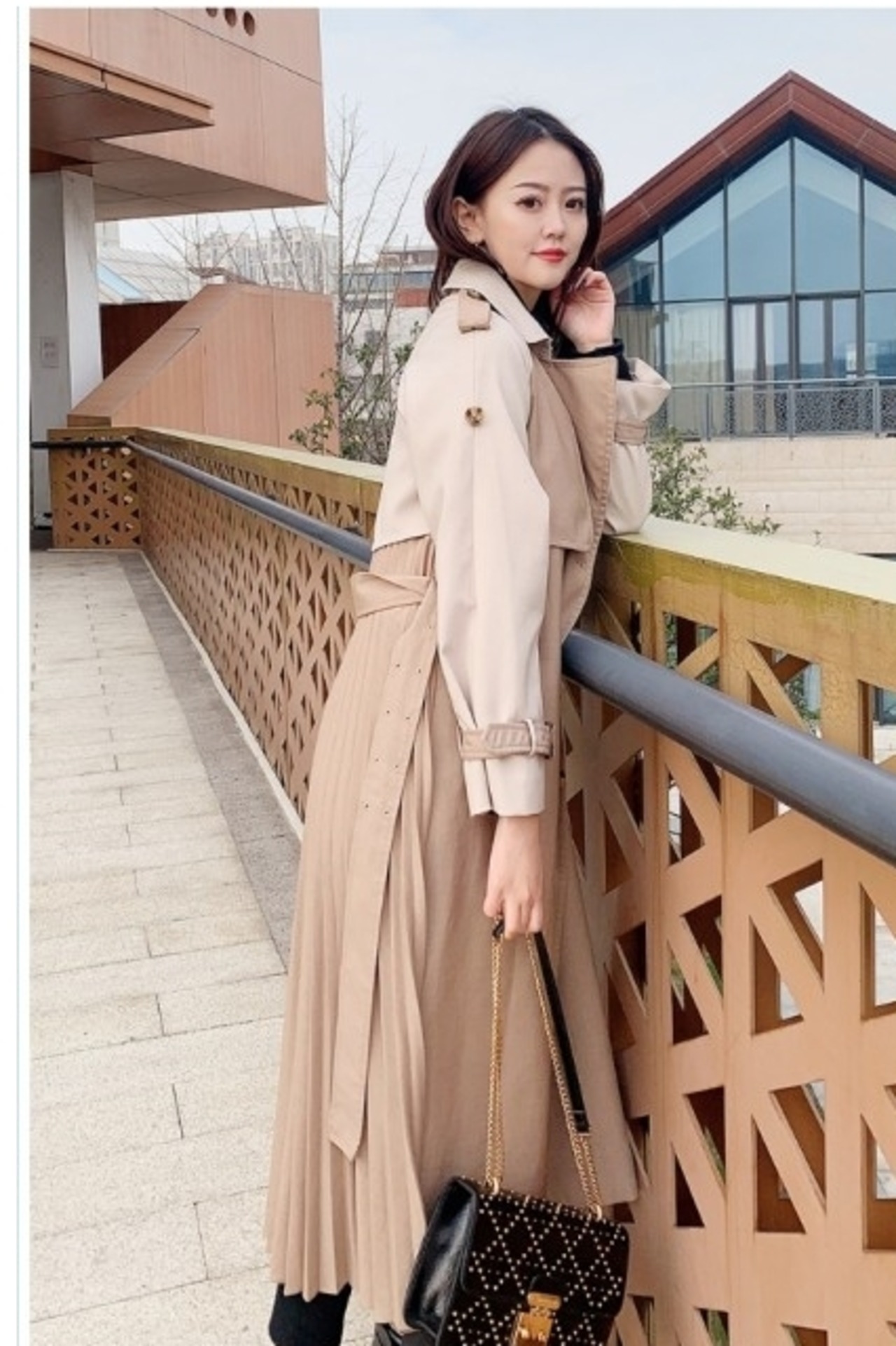 大人カジュアル レディース 春服 バックプリーツトレンチコート バック