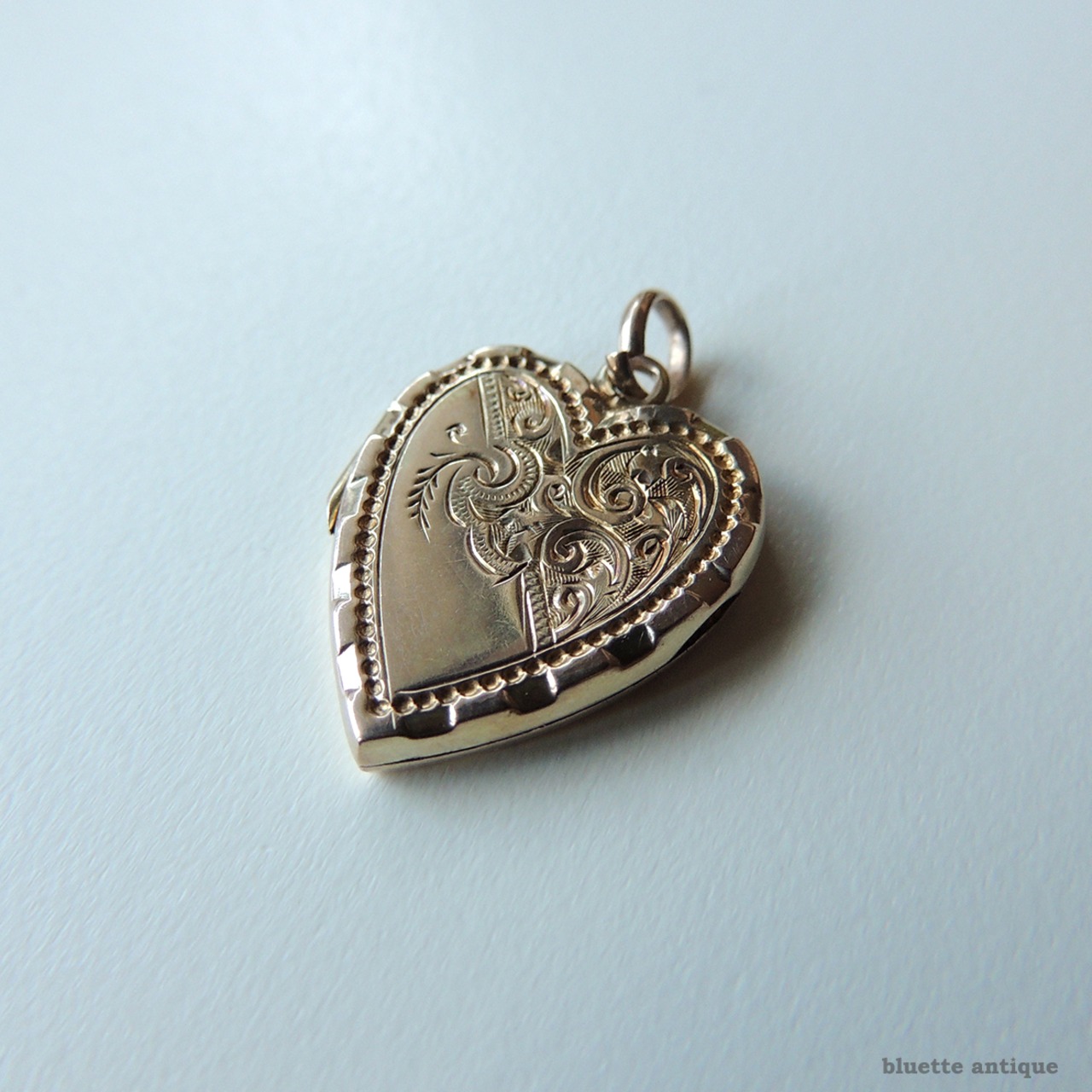アンティーク 9ctゴールド back and front アカンサス ハート ロケット
