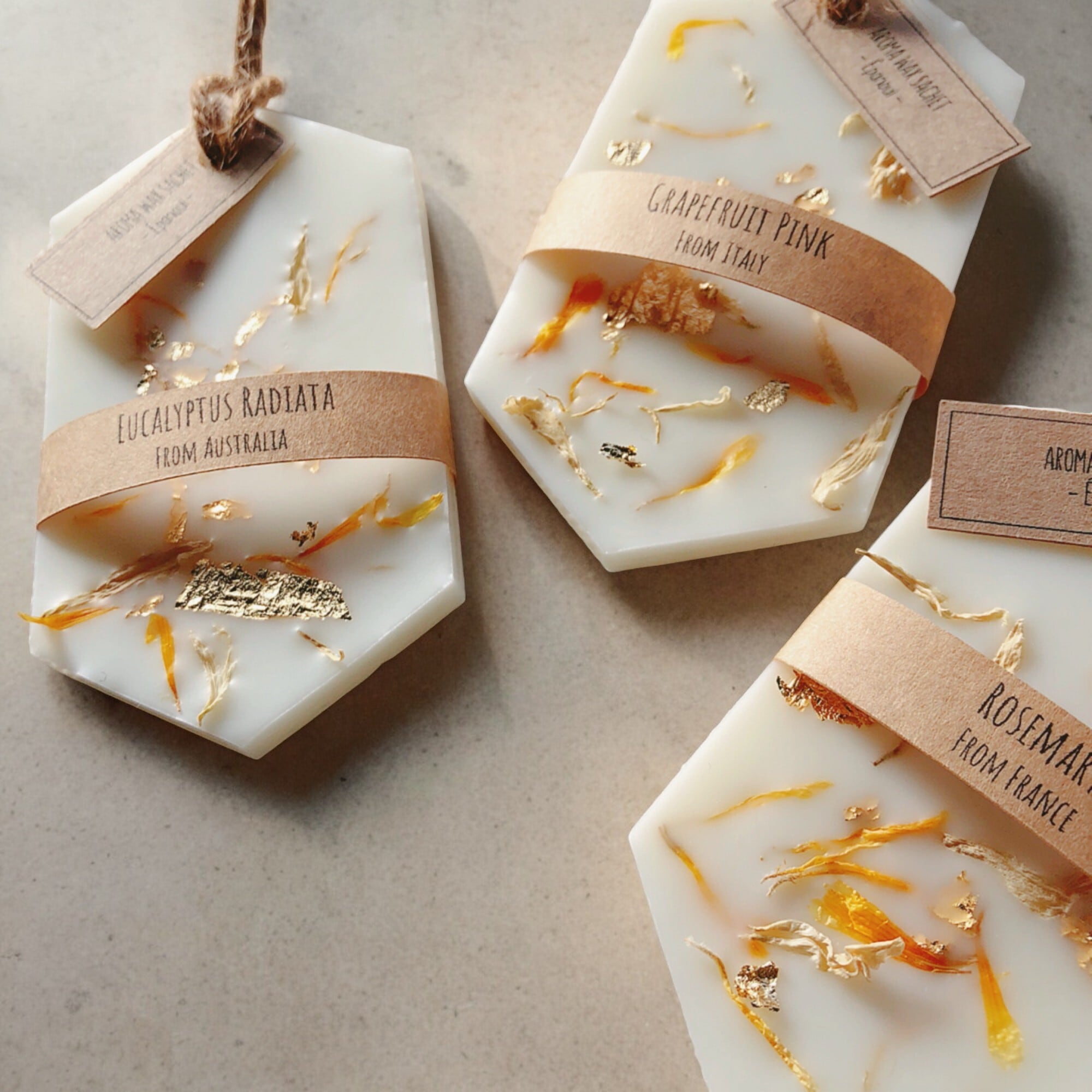 アロマワックスサシェ - orange×gold オレンジの花びらと金箔のサシェ 