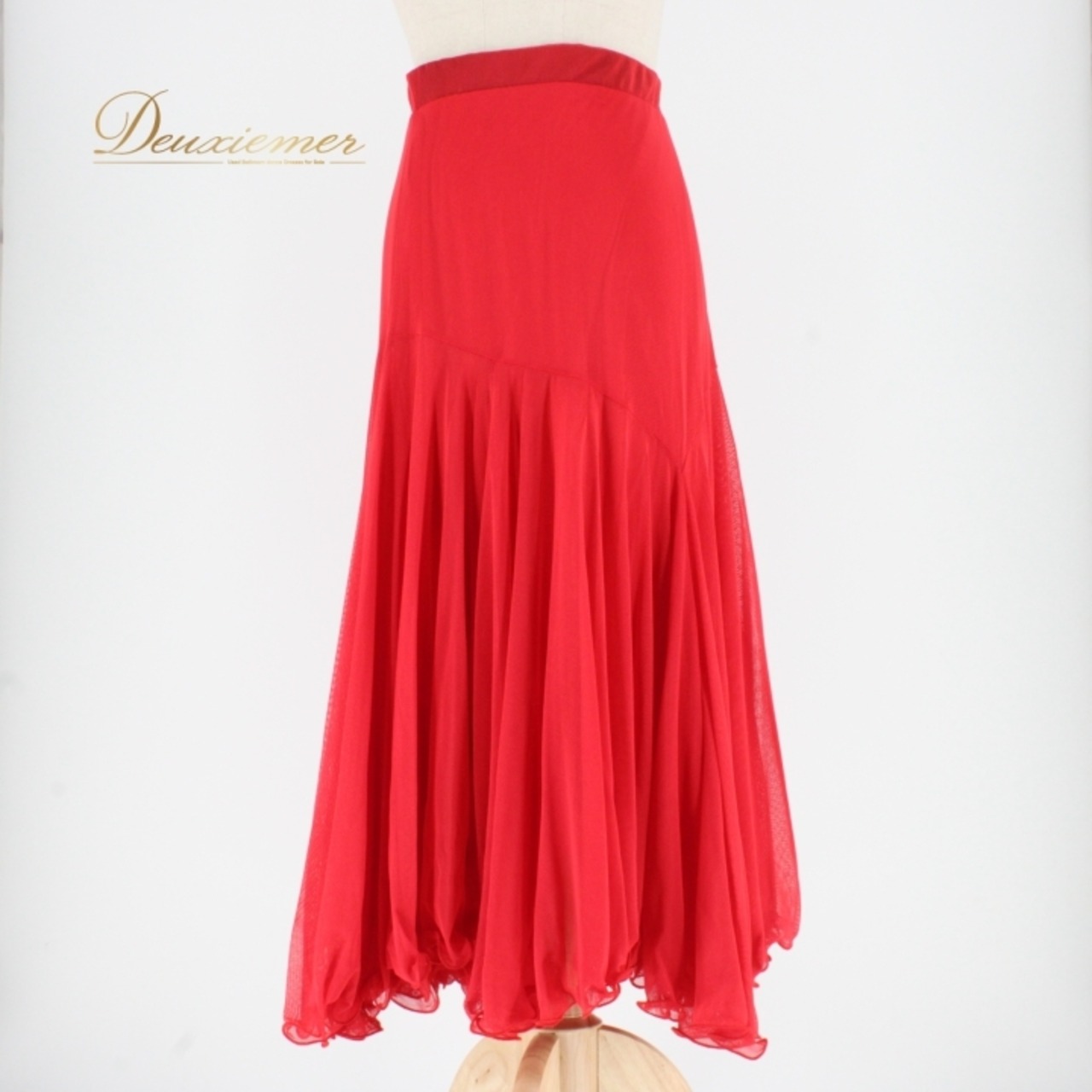 社交ダンス 衣装 スタンダード スカート レッスンウェア レディース 練習着 無地 赤 レッド系 フォーマル ステージ衣装 透け感 レース 気軽 おしゃれ お出かけ 婚活 パーティー 踊りやすい ストレッチ 赤色 ゆれる デザイン シンプル 大人向け レッスン パフォーマンス 日本製 上品 頑丈 楽しい 可愛い 目を引く 演出 洗濯可