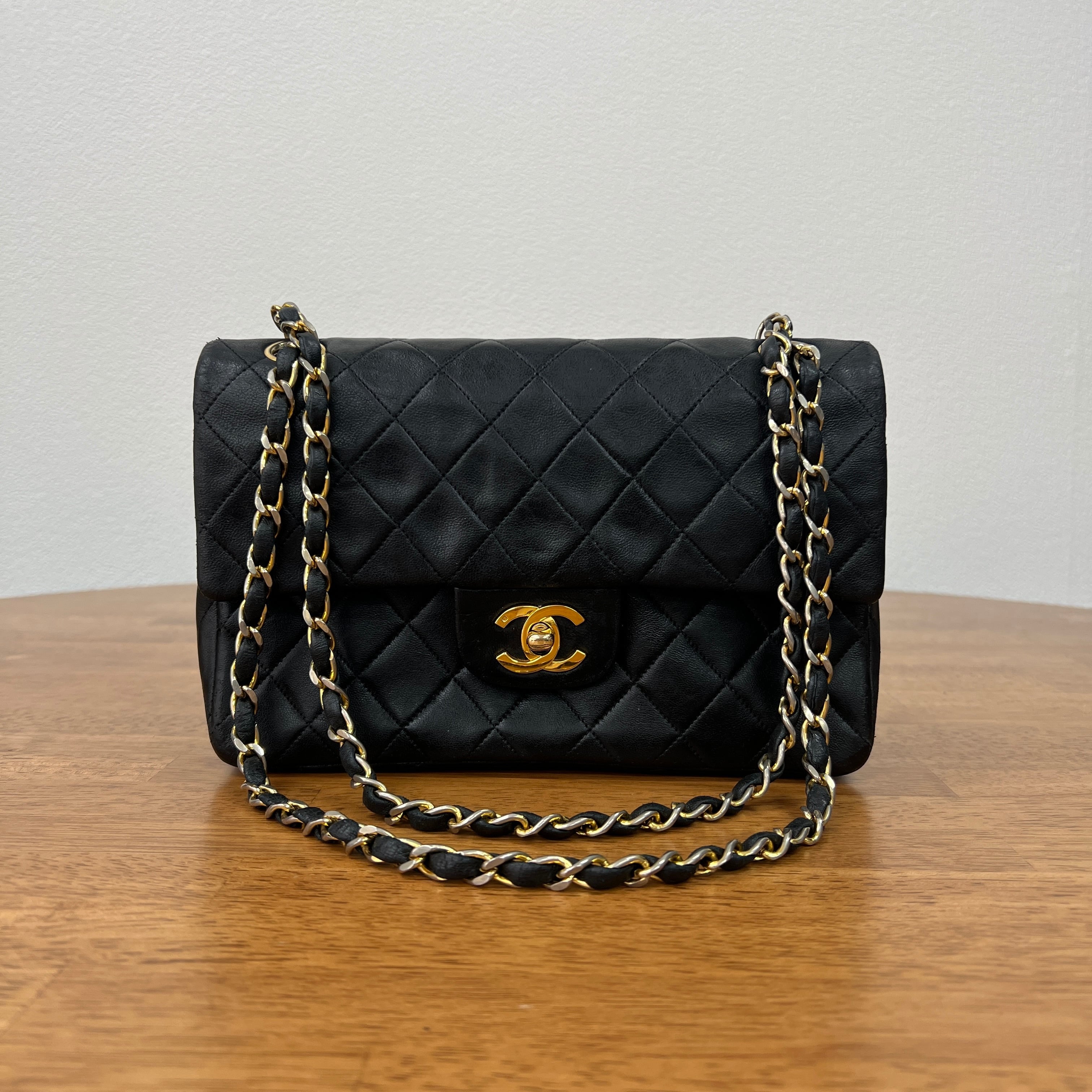 CHANEL / マトラッセWフラップチェーンショルダー | BASIL VINTAGE | ヴィンテージブランドアイテムのセレクトショップ