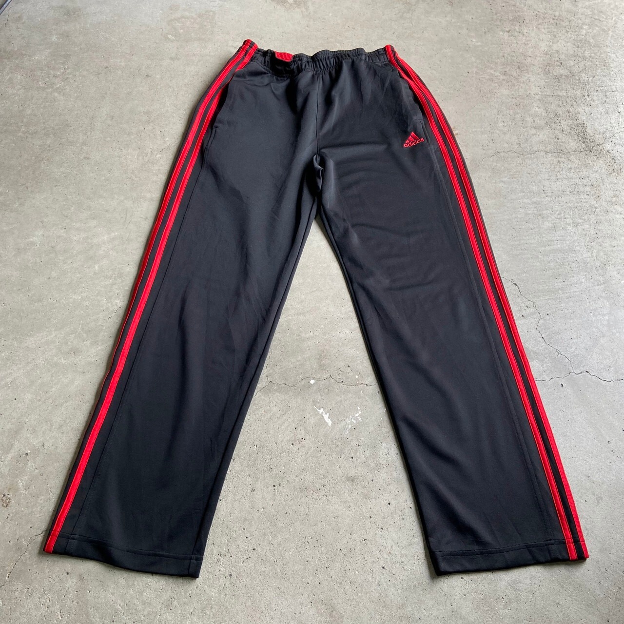 adidas アディダストラックパンツ ジャージパンツ パフォーマンスロゴ 