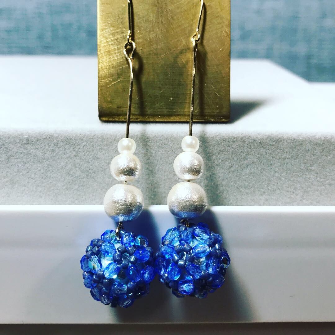 0041:サファイアブルーとコットンパールのピアス