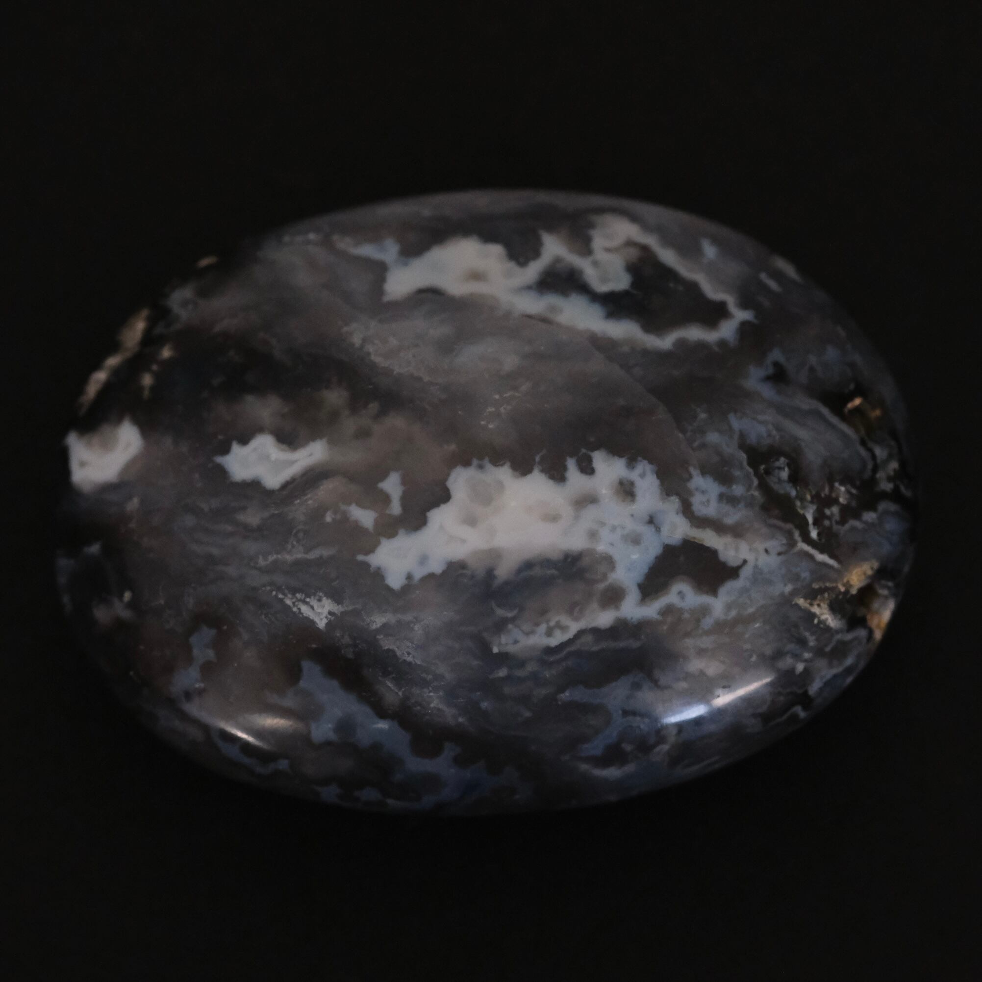 ブループルームアゲートの握り石 〇 羽毛瑪瑙（めのう） | ふれる