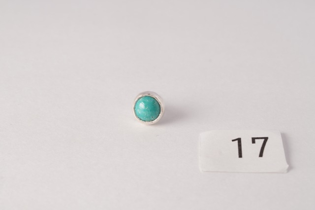 ⑰ピアス Kingman