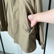 【受注予約:9月下旬入荷予定】裾ドロストマウンテンPK/カーキベージュ