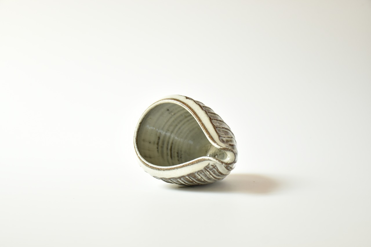 小代瑞穂窯 / 福田るい : しのぎ片口 酒器 縦しのぎ 白