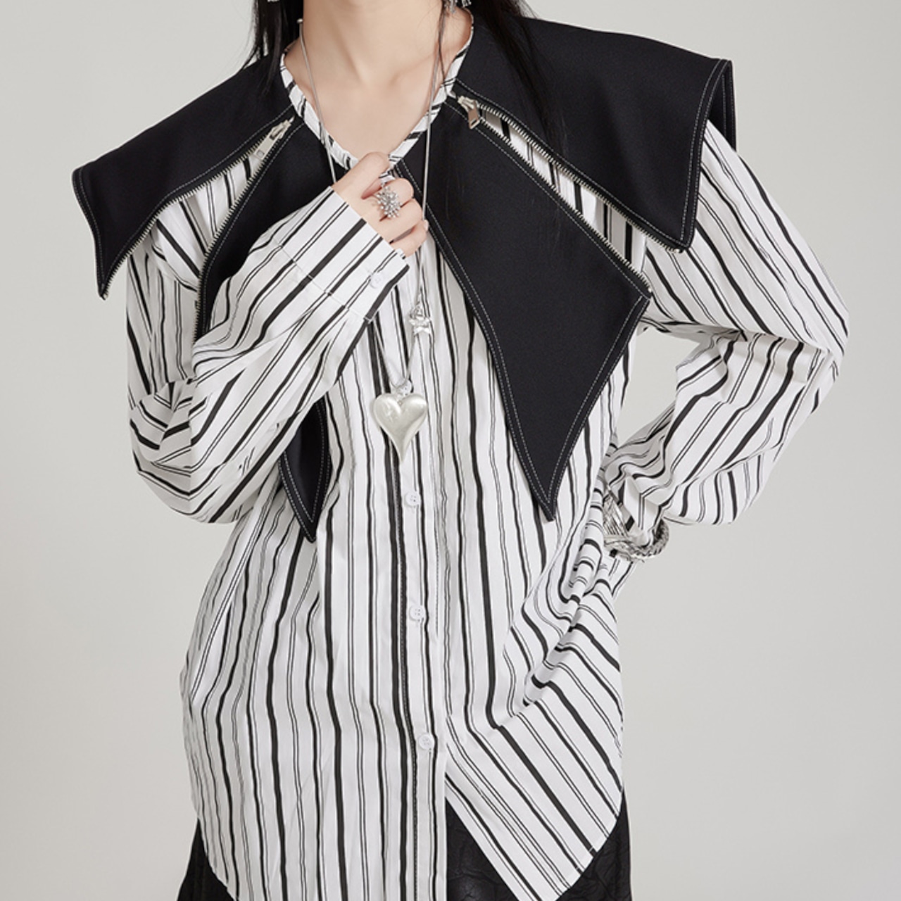 Slimming striped shirt with a large collar(ME060)